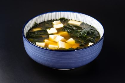 Miso soup z tofu i wakame